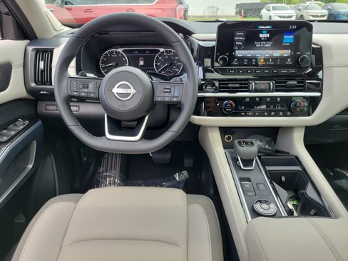 New 2025 Nissan Pathfinder SL image 10
