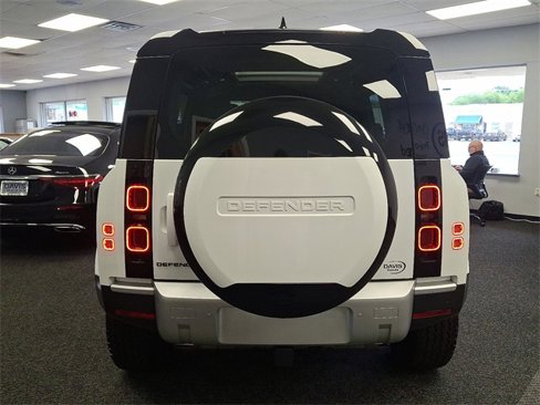 Used 2025 Land Rover Defender 110 S image 5