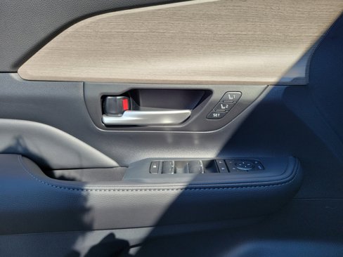 New 2026 Toyota Grand Highlander Platinum image 17