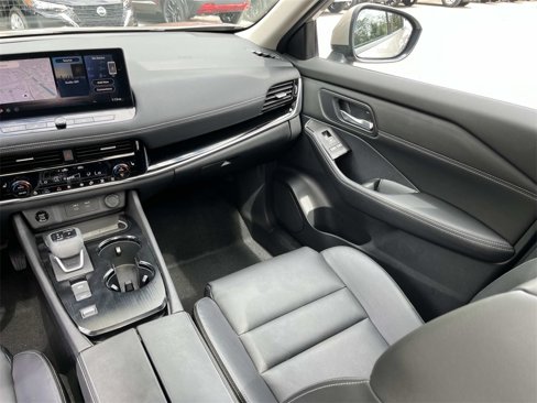 Used 2024 Nissan Rogue SL w/ SL Premium Package image 30
