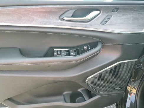 New 2025 Jeep Grand Cherokee L Overland w/ Advanced Protech Group III image 12