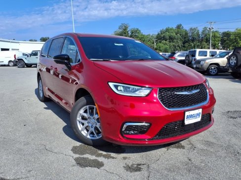 New 2026 Chrysler Pacifica Select image 2