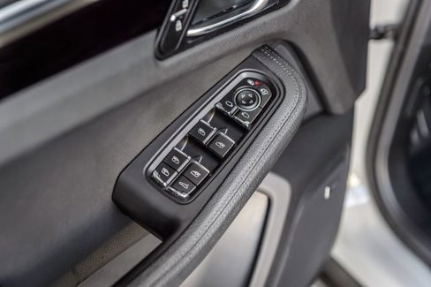 Used 2021 Porsche Macan image 42