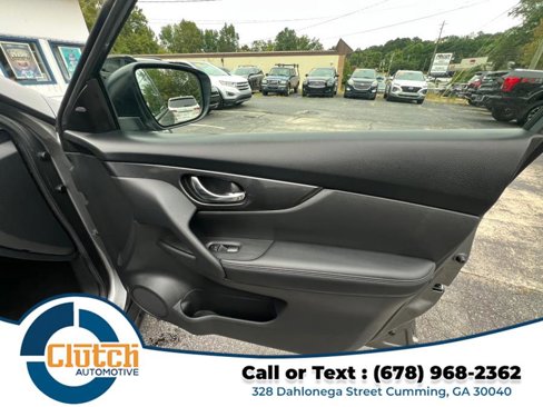 Used 2017 Nissan Rogue SV image 24