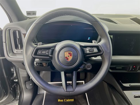 Used 2025 Porsche Cayenne image 12