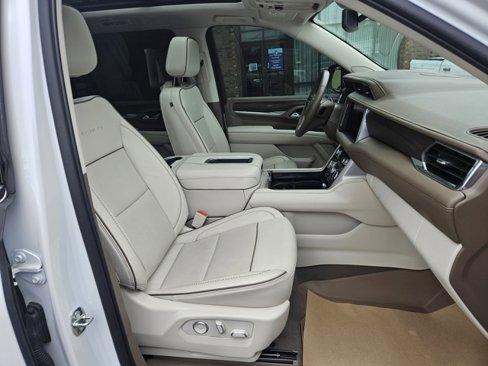 Certified 2023 GMC Yukon XL Denali w/ LPO, Floor Liner Package image 10