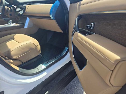 New 2025 Land Rover Range Rover Long Wheelbase SE image 10