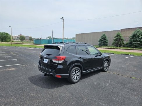 Used 2020 Subaru Forester Premium image 7