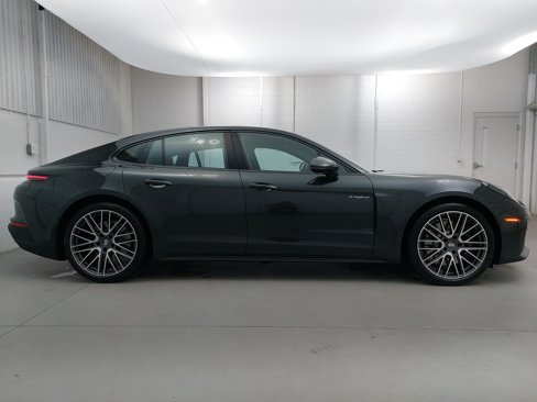 New 2025 Porsche Panamera 4 image 8