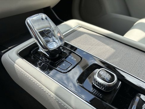 New 2026 Volvo XC90 B6 Ultra image 18