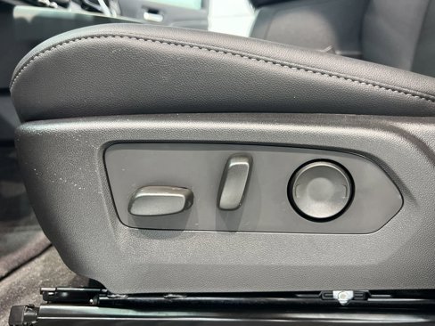New 2025 Chevrolet Colorado LT w/ LT Convenience Package image 14