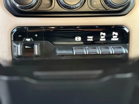 Used 2020 RAM 2500 Laramie image 18