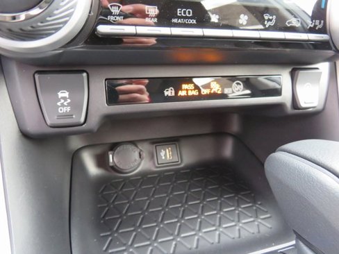 New 2025 Toyota RAV4 XLE image 27