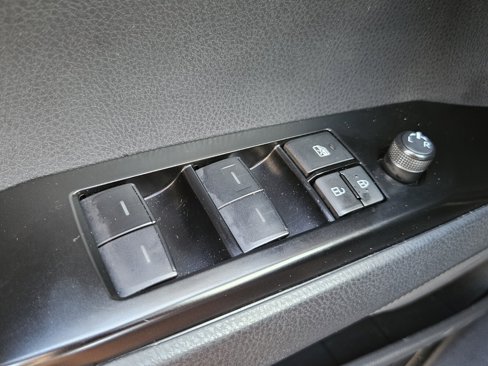 Used 2025 Toyota Camry SE image 37