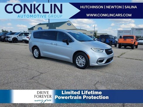 New 2026 Chrysler Pacifica Select image 1