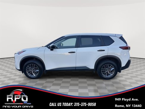 Used 2021 Nissan Rogue SV image 2