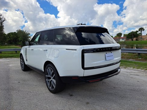 New 2025 Land Rover Range Rover SE image 2
