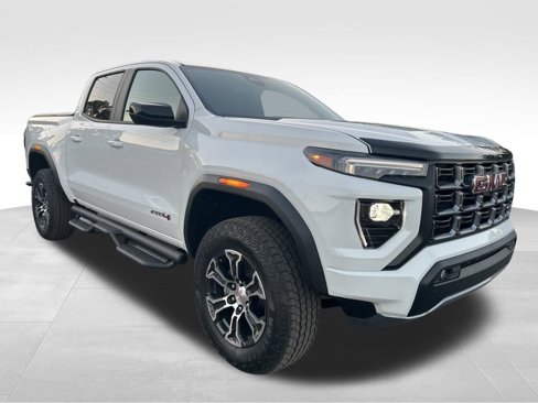 Used 2025 GMC Canyon AT4 image 3