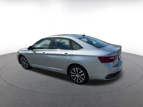 Used 2025 Volkswagen Jetta SE image 10