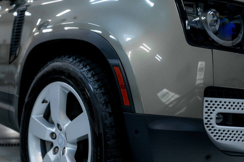 Used 2021 Land Rover Defender 90 First Edition image 19