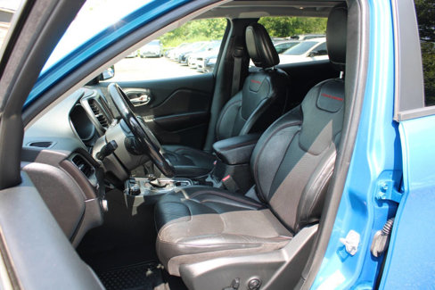 Used 2020 Jeep Cherokee Trailhawk image 25