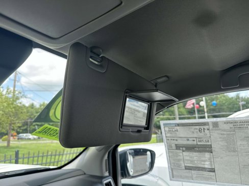 Used 2025 Nissan Frontier SV w/ SV Convenience Package image 14