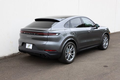 Used 2024 Porsche Cayenne Coupe image 5