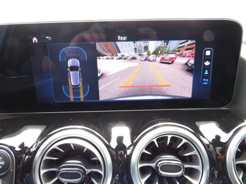 Used 2025 Mercedes-Benz GLA 250 4MATIC image 17