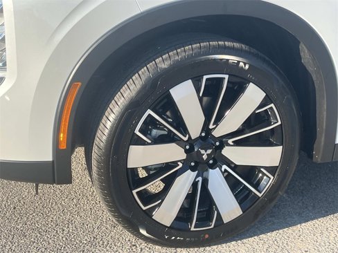 New 2025 Mitsubishi Outlander SE image 9