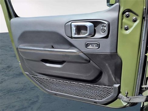 Used 2024 Jeep Wrangler Sahara image 25