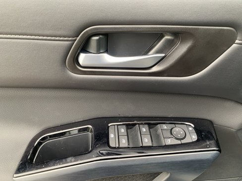 New 2025 Nissan Pathfinder SL image 10