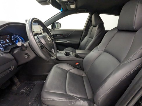 Used 2022 Toyota Venza XLE image 4