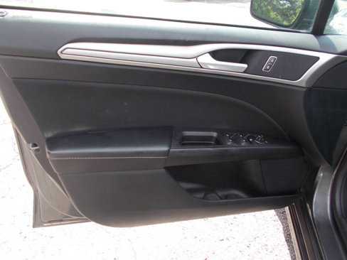 Used 2020 Ford Fusion SE image 12
