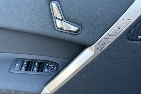 New 2026 BMW iX xDrive60 w/ Premium Package image 8