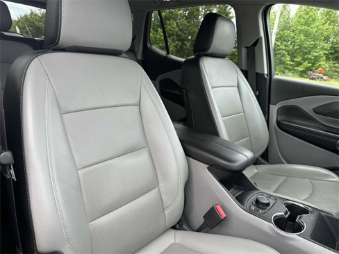 Used 2024 GMC Terrain SLT image 30