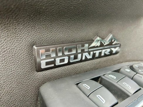 Used 2022 Chevrolet Silverado 1500 High Country w/ Technology Package image 25