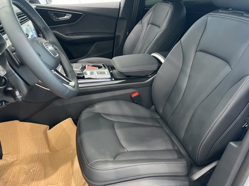 New 2025 Audi Q8 Premium image 8