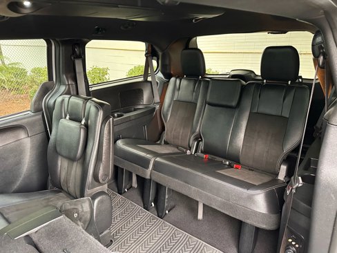 Used 2019 Dodge Grand Caravan SXT w/ Driver Convenience Group image 23