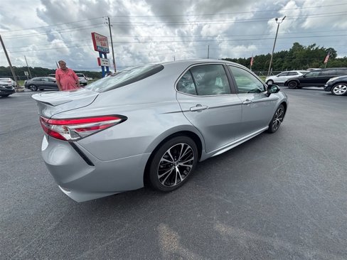 Used 2018 Toyota Camry image 6