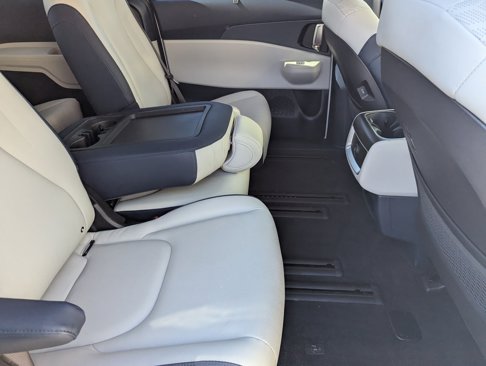 Certified 2025 Kia Carnival EX image 11