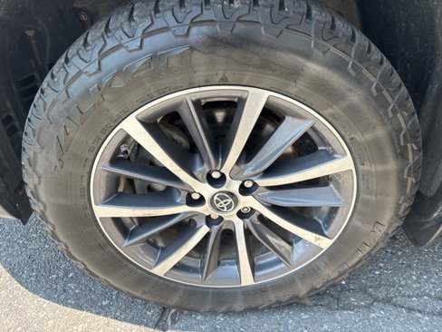 Used 2019 Toyota Highlander XLE image 22