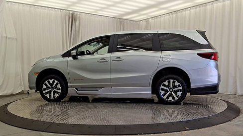 Used 2025 Honda Odyssey EX-L image 2