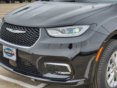 New 2025 Chrysler Pacifica Select image 6