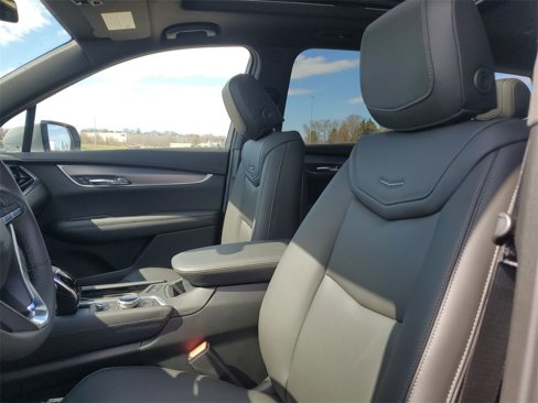 New 2025 Cadillac XT6 Luxury image 19