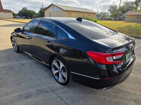 Used 2018 Honda Accord Touring image 8