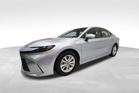 Used 2025 Toyota Camry LE image 8