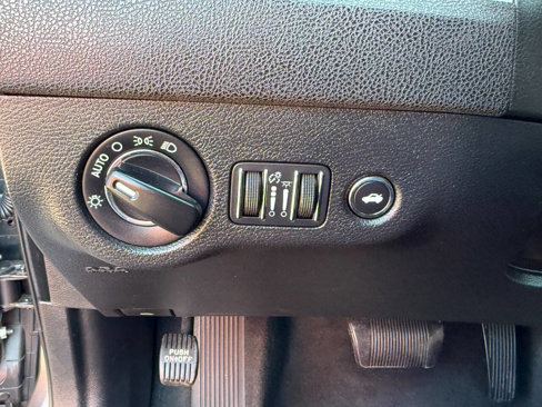 Used 2015 Chrysler 300 Limited image 20