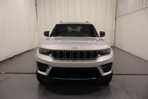 New 2025 Jeep Grand Cherokee Laredo image 3
