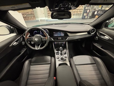 New 2025 Alfa Romeo Giulia AWD w/ Driving Assist Package image 15