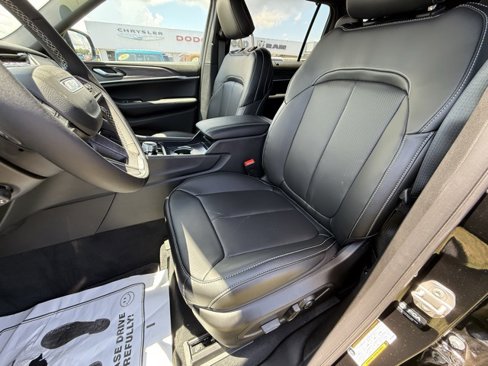New 2025 Jeep Grand Cherokee L Limited w/ Luxury Tech Group II image 9